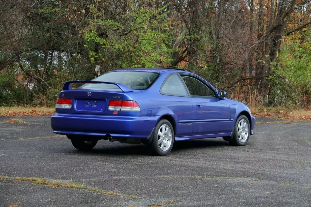 Entre estos dos Honda suman 60 años y 3.840 kilómetros. De ahí su precio 19 Motor16 1991 Honda CRX 2000 Honda Civic Mecum 15 Motor16