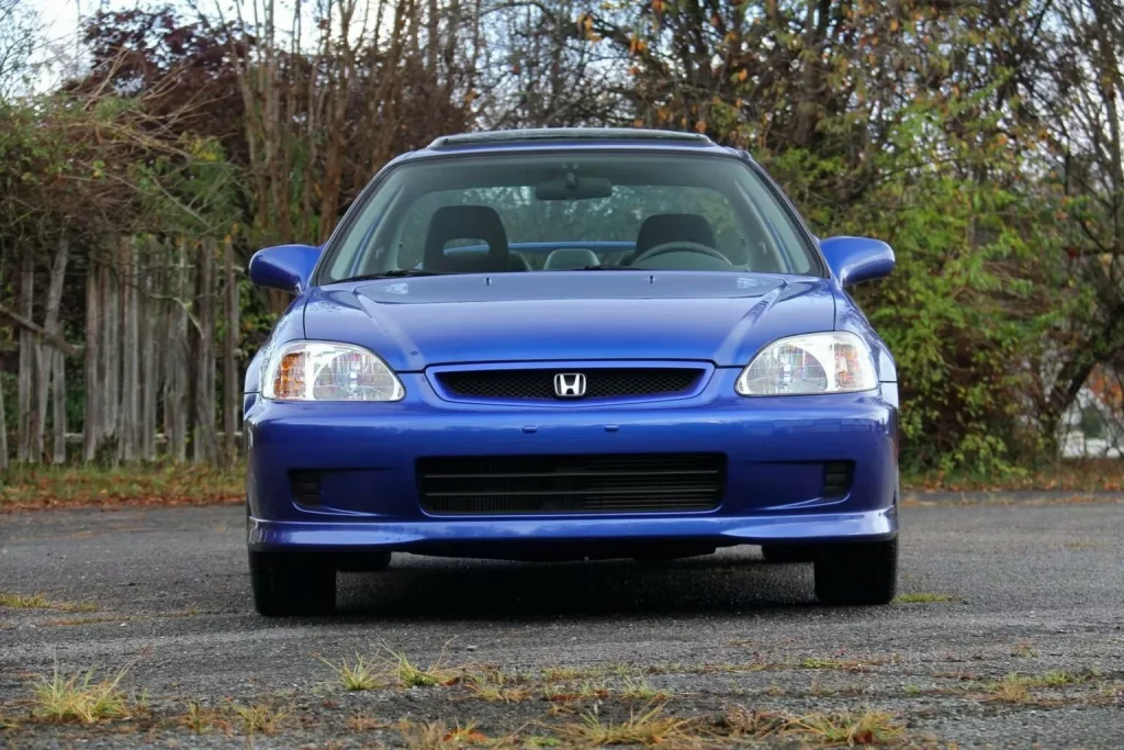 Entre estos dos Honda suman 60 años y 3.840 kilómetros. De ahí su precio 15 Motor16 1991 Honda CRX 2000 Honda Civic Mecum 16 Motor16