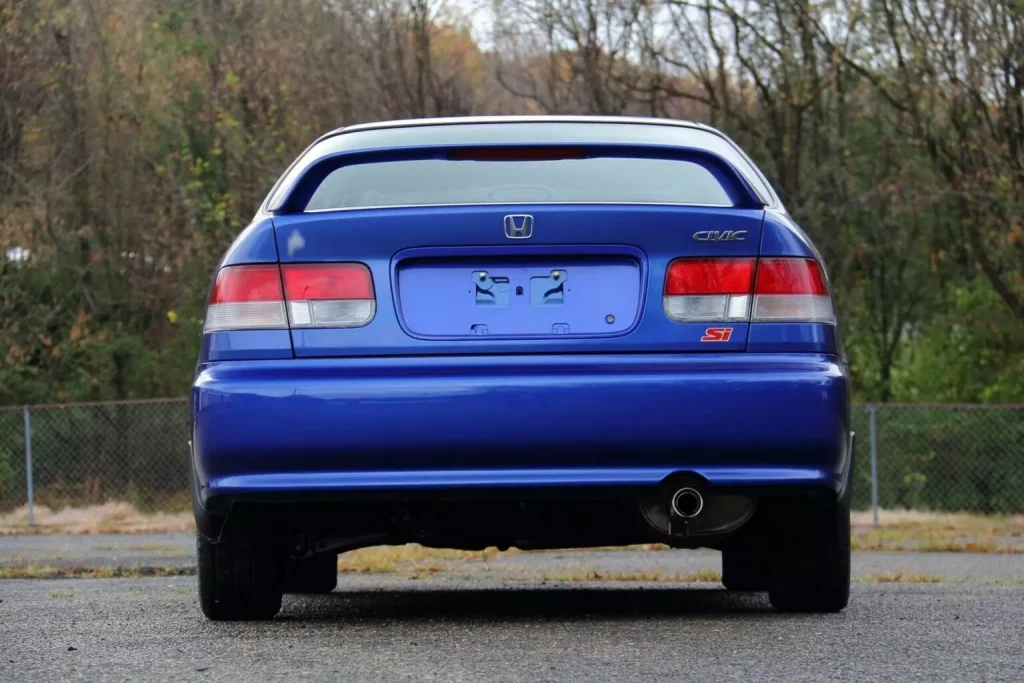 Entre estos dos Honda suman 60 años y 3.840 kilómetros. De ahí su precio 20 Motor16 1991 Honda CRX 2000 Honda Civic Mecum 17 Motor16