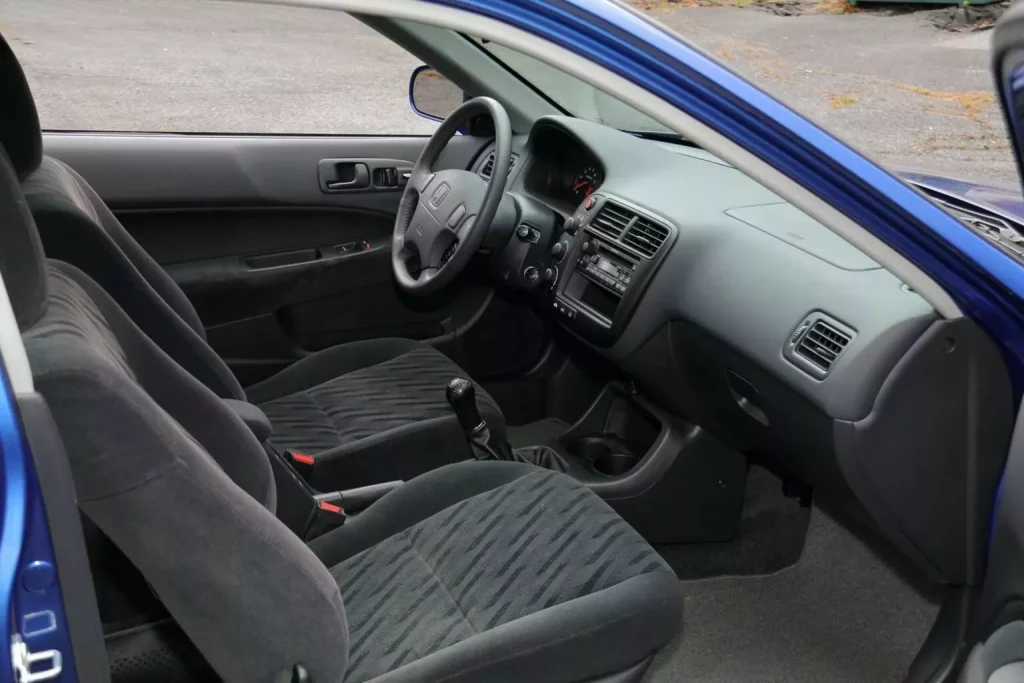 Entre estos dos Honda suman 60 años y 3.840 kilómetros. De ahí su precio 22 Motor16 1991 Honda CRX 2000 Honda Civic Mecum 20 Motor16