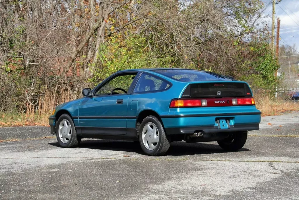 Entre estos dos Honda suman 60 años y 3.840 kilómetros. De ahí su precio 7 Motor16 1991 Honda CRX 2000 Honda Civic Mecum 7 Motor16