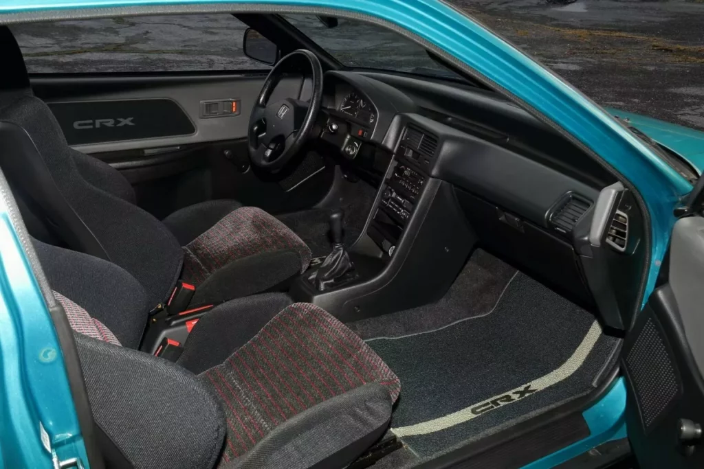 Entre estos dos Honda suman 60 años y 3.840 kilómetros. De ahí su precio 11 Motor16 1991 Honda CRX 2000 Honda Civic Mecum 8 Motor16