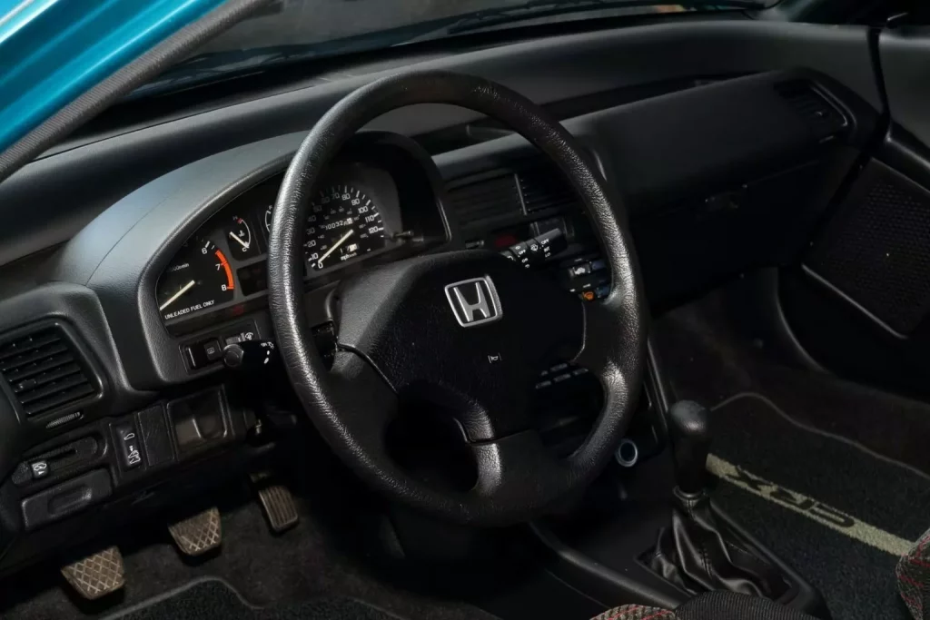 Entre estos dos Honda suman 60 años y 3.840 kilómetros. De ahí su precio 10 Motor16 1991 Honda CRX 2000 Honda Civic Mecum 9 Motor16
