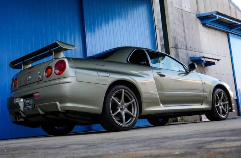 Cuando estrenar un Nissan GT-R R34 se paga a precio de 18 Nissan Qashqai 18 Motor16 2002 Nissan Skyline R34 GT R Nur 21 Motor16