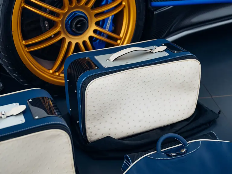 Este Pagani Zonda promete hacer saltar la banca por los aires: Literal 78 Motor16 2011 Pagani Zonda Tricolore RM Sothebys 10 Motor16