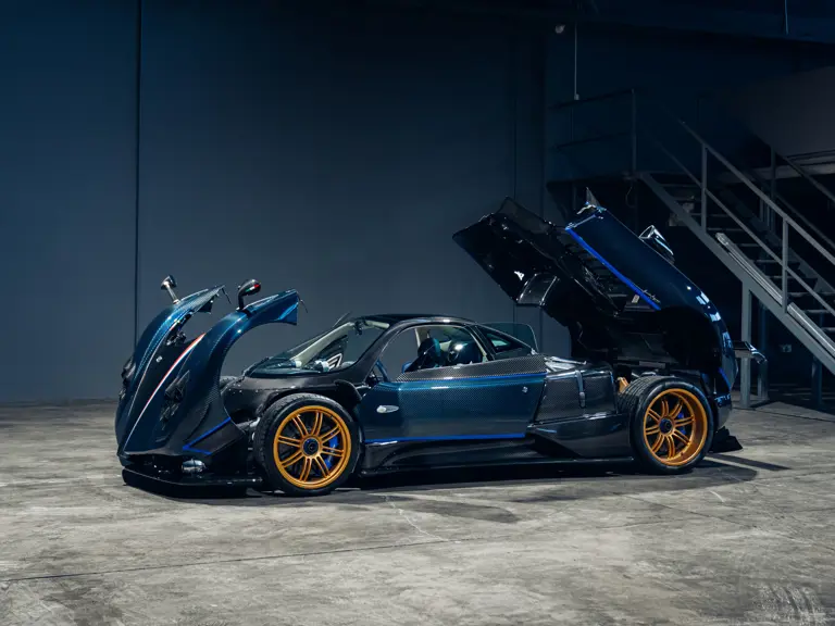 Este Pagani Zonda promete hacer saltar la banca por los aires: Literal 10 Motor16 2011 Pagani Zonda Tricolore RM Sothebys 12 Motor16