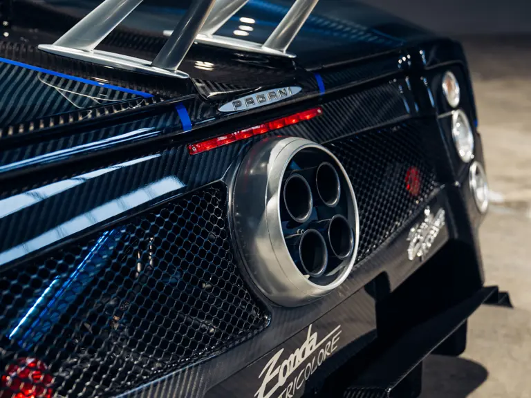 Este Pagani Zonda promete hacer saltar la banca por los aires: Literal 29 Motor16 2011 Pagani Zonda Tricolore RM Sothebys 13 Motor16