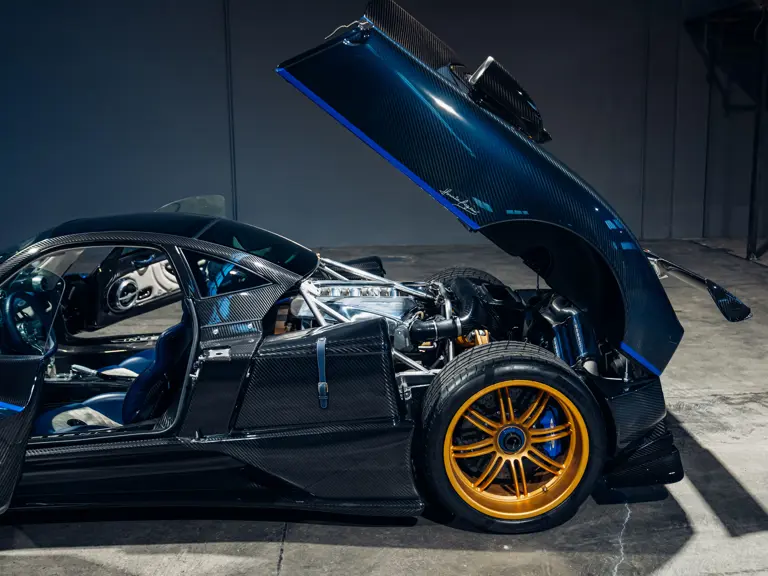 Este Pagani Zonda promete hacer saltar la banca por los aires: Literal 36 Motor16 2011 Pagani Zonda Tricolore RM Sothebys 15 Motor16