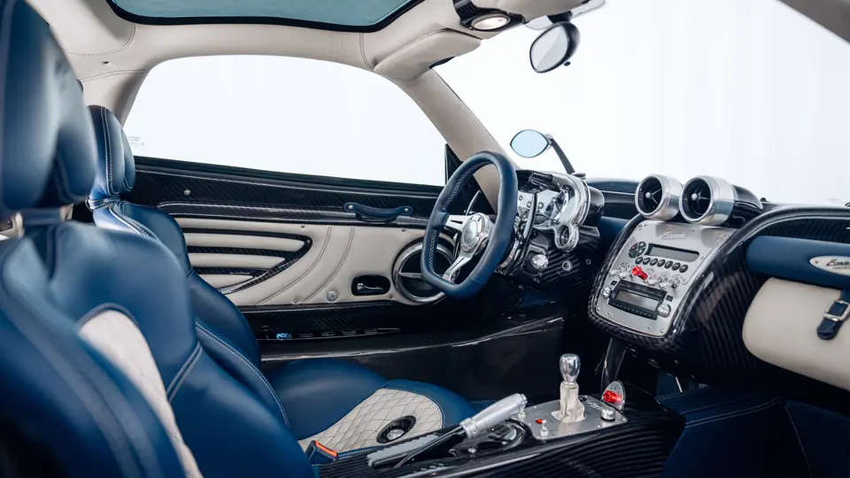 Este Pagani Zonda promete hacer saltar la banca por los aires: Literal 56 Motor16 2011 Pagani Zonda Tricolore RM Sothebys 16 Motor16