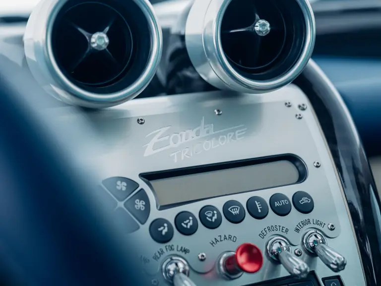 Este Pagani Zonda promete hacer saltar la banca por los aires: Literal 76 Motor16 2011 Pagani Zonda Tricolore RM Sothebys 19 Motor16