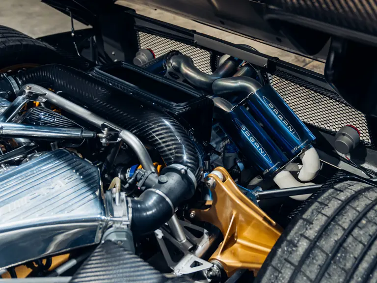 Este Pagani Zonda promete hacer saltar la banca por los aires: Literal 48 Motor16 2011 Pagani Zonda Tricolore RM Sothebys 22 Motor16
