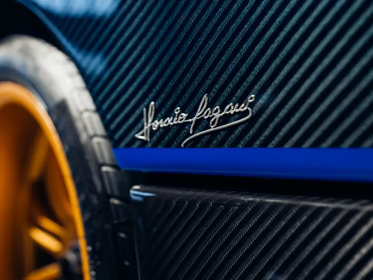 Este Pagani Zonda promete hacer saltar la banca por los aires: Literal 28 Motor16 2011 Pagani Zonda Tricolore RM Sothebys 26 Motor16