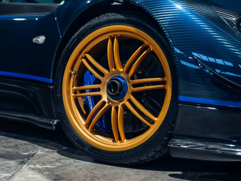 Este Pagani Zonda promete hacer saltar la banca por los aires: Literal 20 Motor16 2011 Pagani Zonda Tricolore RM Sothebys 27 Motor16