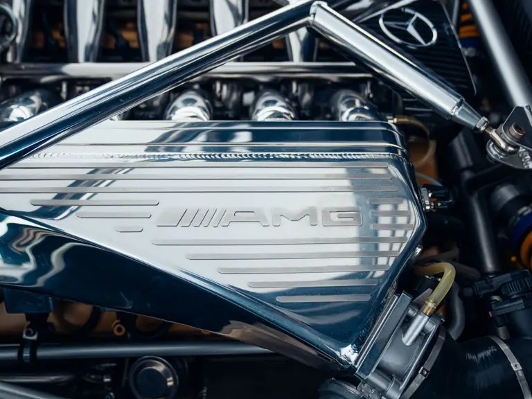 Este Pagani Zonda promete hacer saltar la banca por los aires: Literal 40 Motor16 2011 Pagani Zonda Tricolore RM Sothebys 30 Motor16