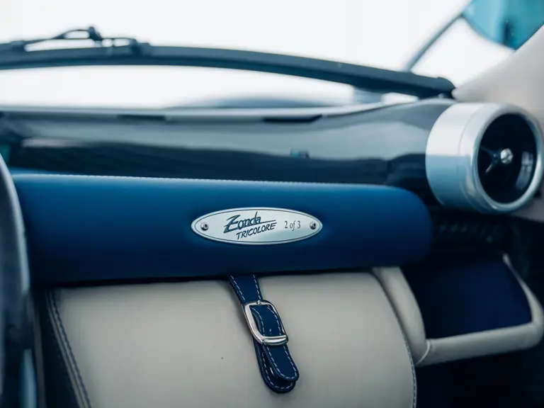 Este Pagani Zonda promete hacer saltar la banca por los aires: Literal 68 Motor16 2011 Pagani Zonda Tricolore RM Sothebys 38 Motor16