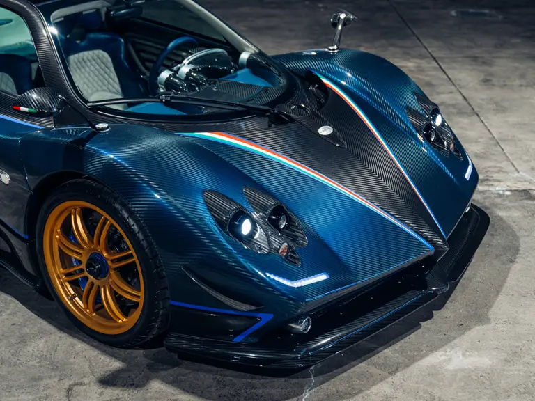 Este Pagani Zonda promete hacer saltar la banca por los aires: Literal 15 Motor16 2011 Pagani Zonda Tricolore RM Sothebys 42 Motor16