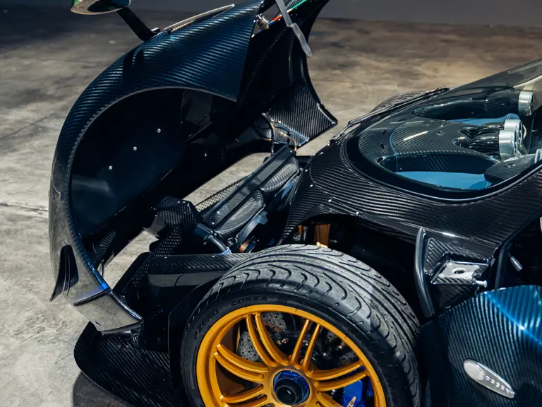 Este Pagani Zonda promete hacer saltar la banca por los aires: Literal 35 Motor16 2011 Pagani Zonda Tricolore RM Sothebys 43 Motor16