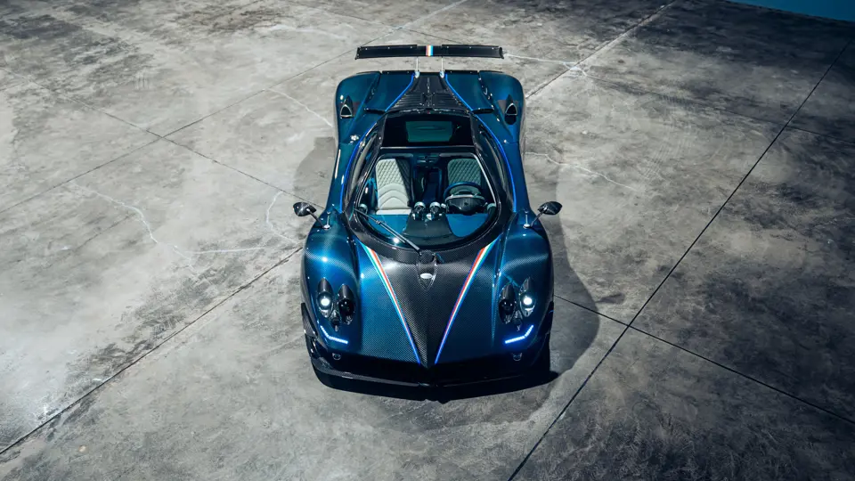 Este Pagani Zonda promete hacer saltar la banca por los aires: Literal 1 Motor16 2011 Pagani Zonda Tricolore. RM Sotheby's. Imagen delantera.