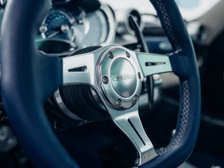 Este Pagani Zonda promete hacer saltar la banca por los aires: Literal 67 Motor16 2011 Pagani Zonda Tricolore RM Sothebys 53 Motor16