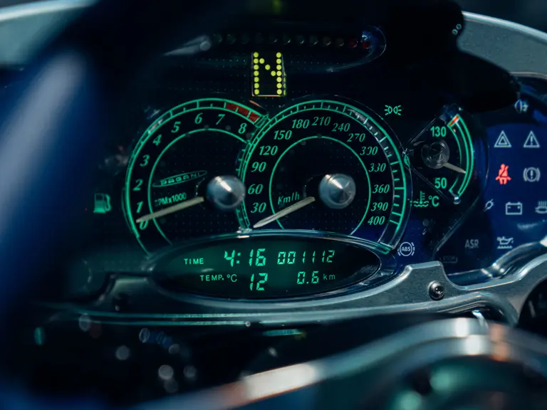 Este Pagani Zonda promete hacer saltar la banca por los aires: Literal 64 Motor16 2011 Pagani Zonda Tricolore RM Sothebys 54 Motor16