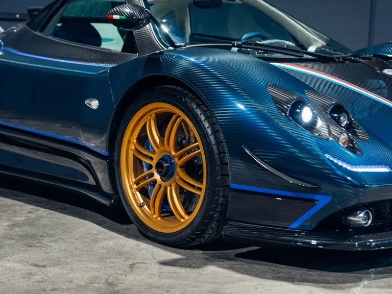 Este Pagani Zonda promete hacer saltar la banca por los aires: Literal 17 Motor16 2011 Pagani Zonda Tricolore RM Sothebys 66 Motor16