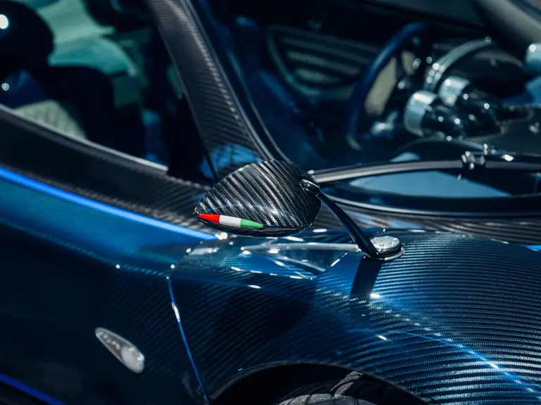 Este Pagani Zonda promete hacer saltar la banca por los aires: Literal 21 Motor16 2011 Pagani Zonda Tricolore RM Sothebys 69 Motor16