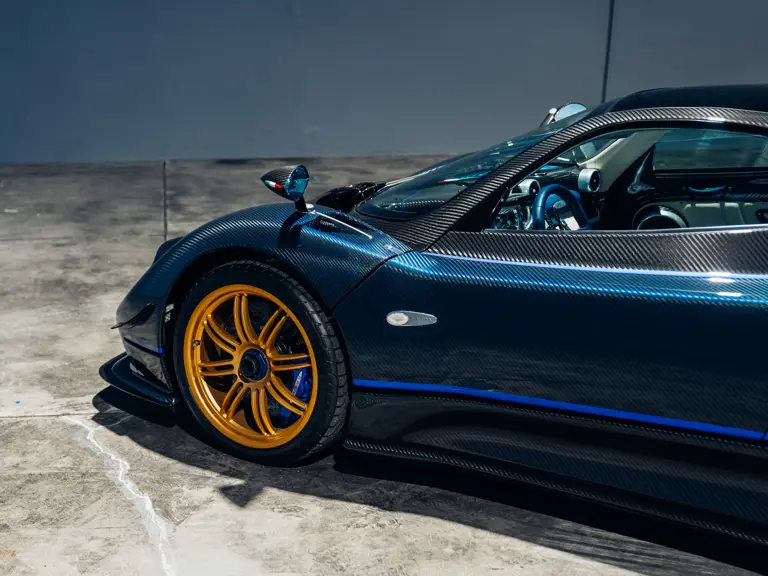 Este Pagani Zonda promete hacer saltar la banca por los aires: Literal 18 Motor16 2011 Pagani Zonda Tricolore RM Sothebys 72 Motor16