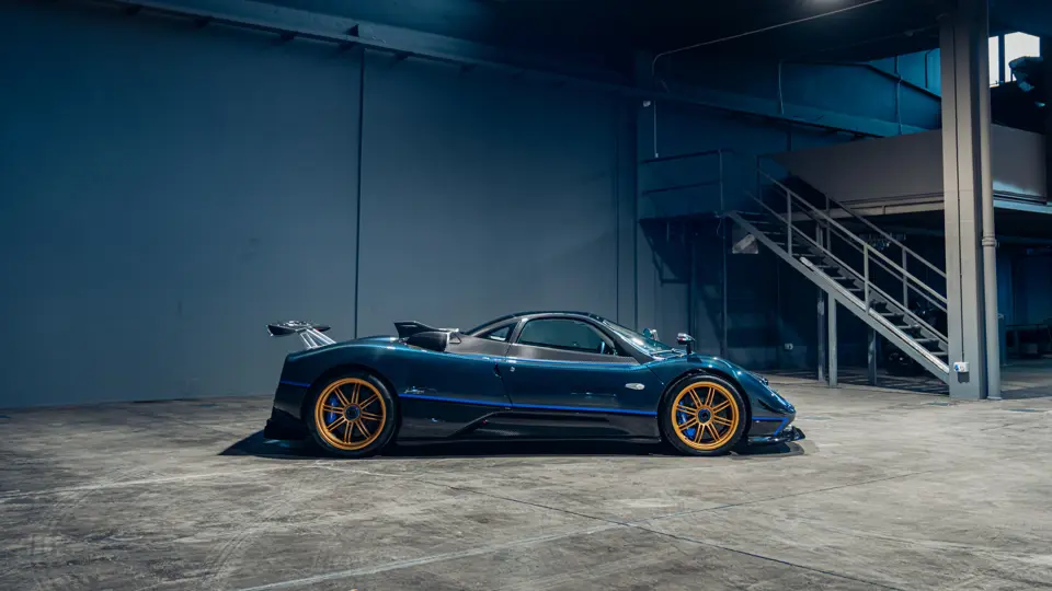 Este Pagani Zonda promete hacer saltar la banca por los aires: Literal 12 Motor16 2011 Pagani Zonda Tricolore RM Sothebys 74 Motor16