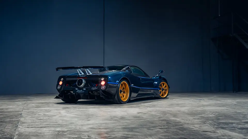 Este Pagani Zonda promete hacer saltar la banca por los aires: Literal 13 Motor16 2011 Pagani Zonda Tricolore RM Sothebys 80 Motor16