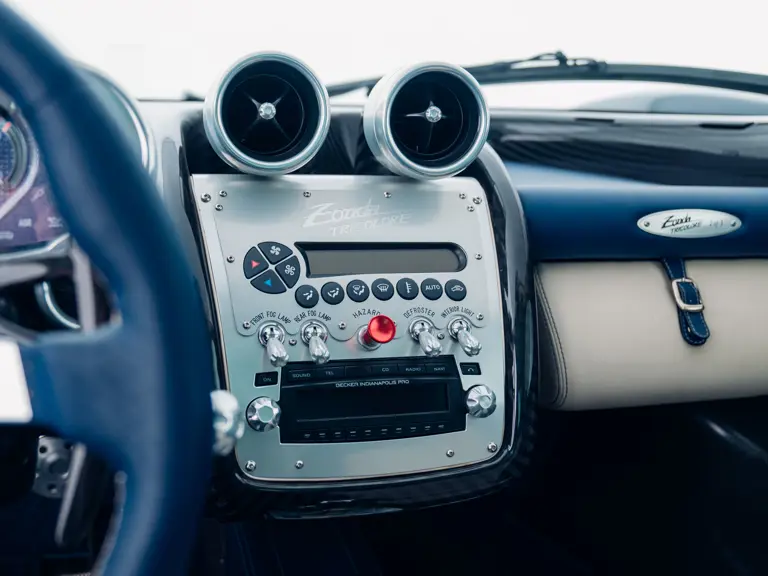 Este Pagani Zonda promete hacer saltar la banca por los aires: Literal 75 Motor16 2011 Pagani Zonda Tricolore RM Sothebys 82 Motor16