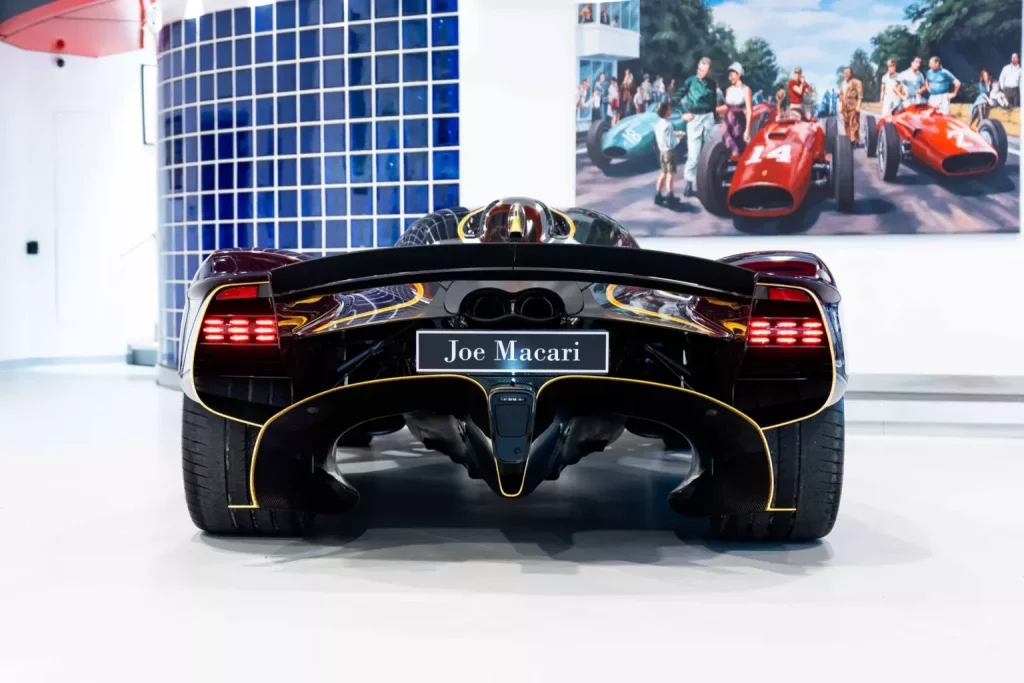 Este Aston Martin Valkyrie tiene más de 600.000 euros en extras: Te puedes imaginar su precio 11 Motor16 2024 Aston Martin Valkyrie Purple Joe Macari 11 Motor16