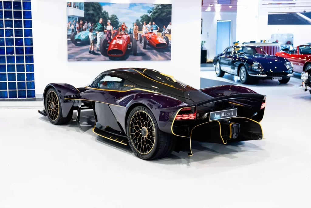 Este Aston Martin Valkyrie tiene más de 600.000 euros en extras: Te puedes imaginar su precio 9 Motor16 2024 Aston Martin Valkyrie Purple Joe Macari 13 Motor16