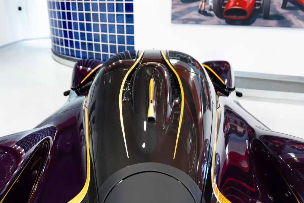 Este Aston Martin Valkyrie tiene más de 600.000 euros en extras: Te puedes imaginar su precio 18 Motor16 2024 Aston Martin Valkyrie Purple Joe Macari 15 Motor16