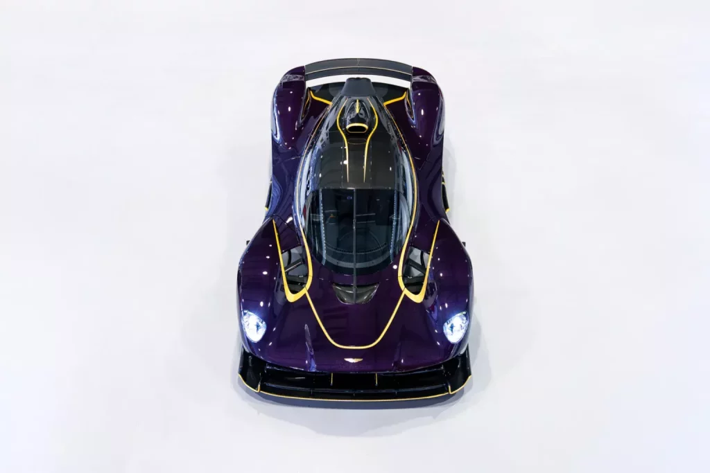 Este Aston Martin Valkyrie tiene más de 600.000 euros en extras: Te puedes imaginar su precio 4 Motor16 2024 Aston Martin Valkyrie Purple Joe Macari 16 Motor16