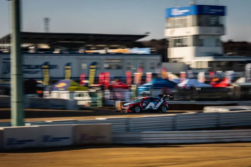 Este salvaje Hyundai Ioniq 5 N es el eléctrico más rápido en Tsukuba 2 Motor16 2025 Hyundai Ioniq 5 N TA Spec. Tsukuba. Imagen movimiento.