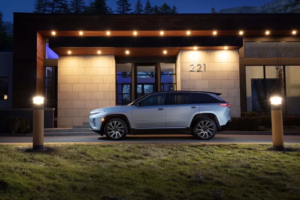 El electrizante Jeep Wagoneer S estrena una versión 'barata' en USA 3 Motor16 2025 Jeep Wagoneer S Limited. Imagen portada.