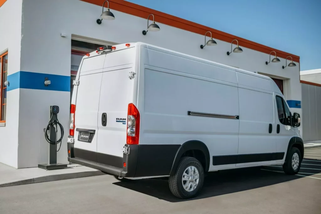 RAM ProMaster EV: El hermano de Jumper, Ducato, Movano y Boxer aterriza en EE.UU. 10 Motor16 2025 Ram ProMaster EV 11 Motor16