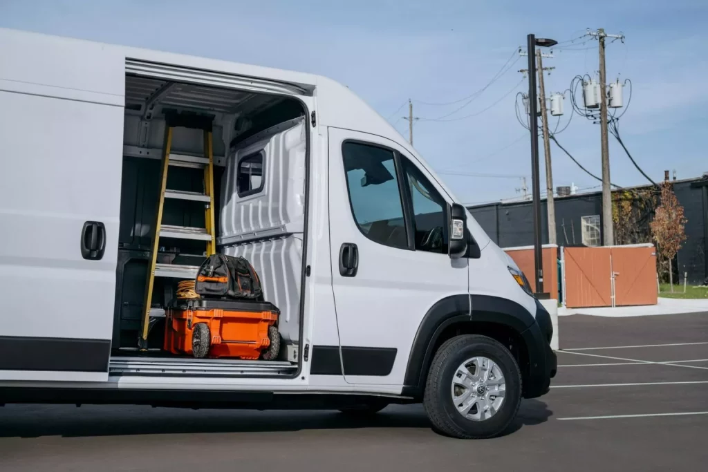 RAM ProMaster EV: El hermano de Jumper, Ducato, Movano y Boxer aterriza en EE.UU. 16 Motor16 2025 Ram ProMaster EV 19 Motor16