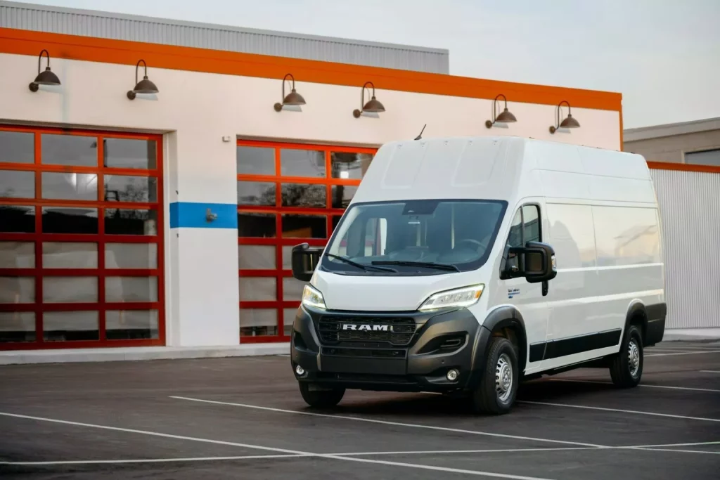 RAM ProMaster EV: El hermano de Jumper, Ducato, Movano y Boxer aterriza en EE.UU. 5 Motor16 2025 Ram ProMaster EV 6 Motor16