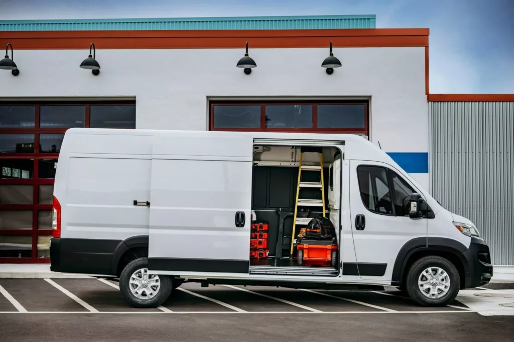 RAM ProMaster EV: El hermano de Jumper, Ducato, Movano y Boxer aterriza en EE.UU. 8 Motor16 2025 Ram ProMaster EV 8 Motor16