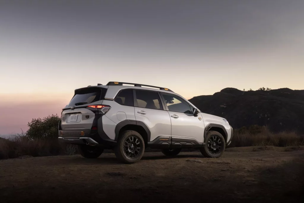 Subaru Forester Wilderness: La versión más aventurera y más clásica a la vez 1 Motor16 2025 Subaru Forester Wilderness. Imagen trasera.