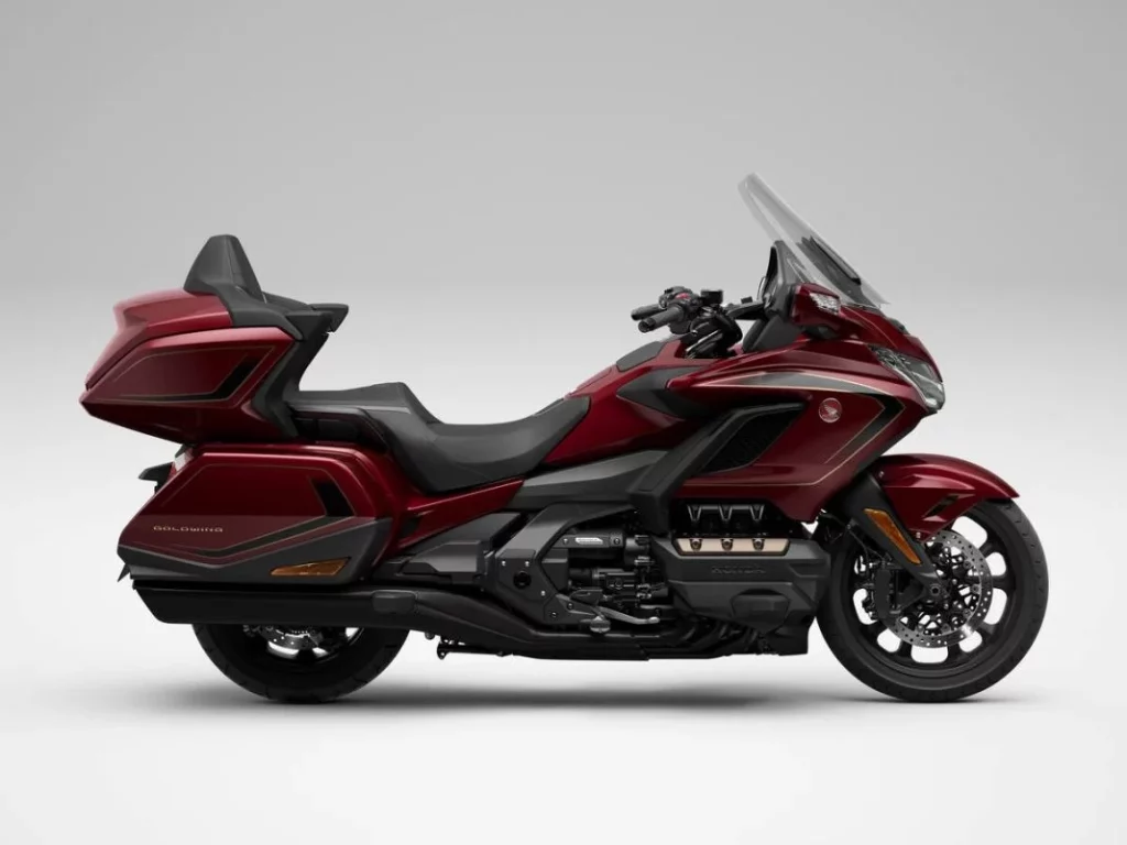 La imponente Honda Gold Wing presenta una serie especial por su 50 aniversario 7 Motor16 527276 25YM HONDA GL1800 GOLD WING TOUR Motor16