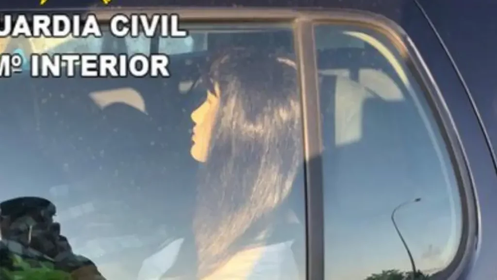 Maniquí un coche por el carril Bus-VAO 