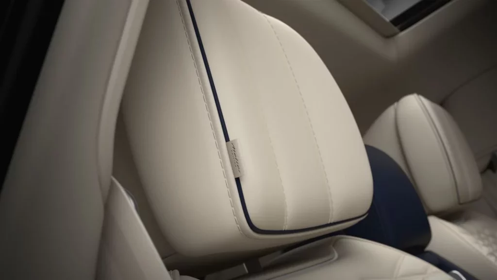 El Bentley Bentayga más de lo más ha sido firmado por Mulliner 15 Motor16 Bentayga Atelier Headrest logo 10 Motor16