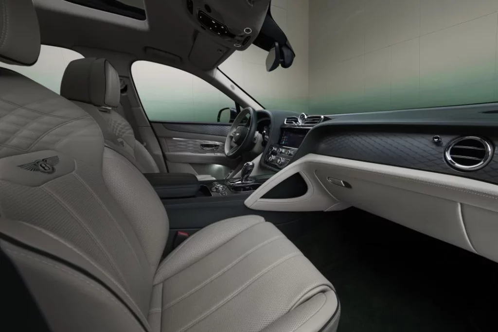 El Bentley Bentayga más de lo más ha sido firmado por Mulliner 13 Motor16 Bentayga Atelier Light Emerald 2 Motor16