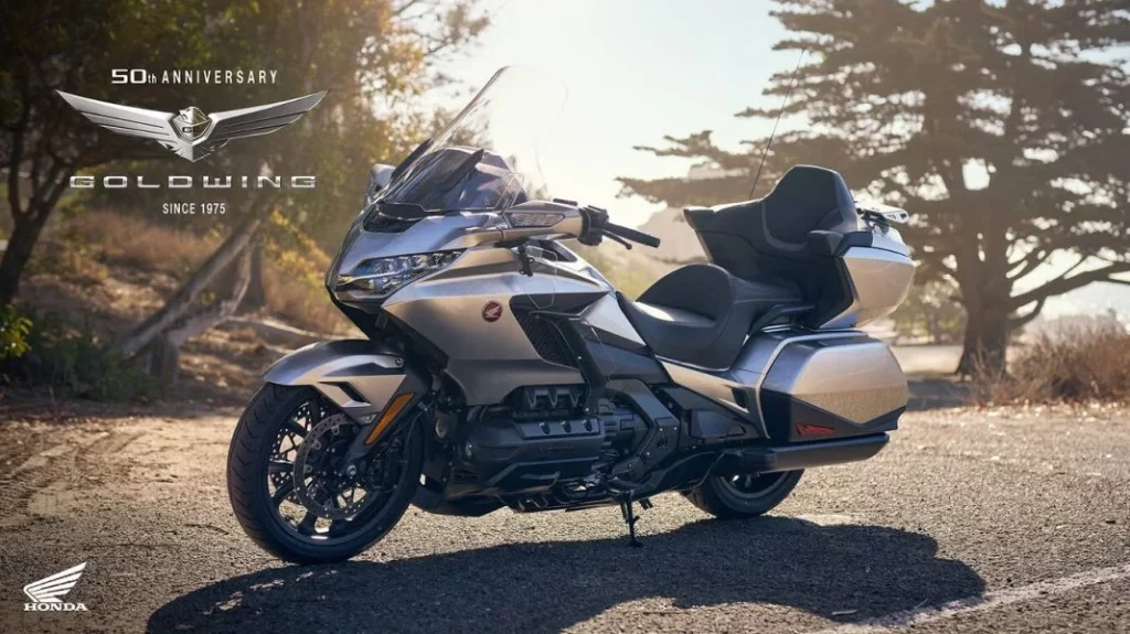 La imponente Honda Gold Wing presenta una serie especial por su 50 aniversario 25 Motor16 Honda GL1800 Gold Wing 2025 54 Motor16
