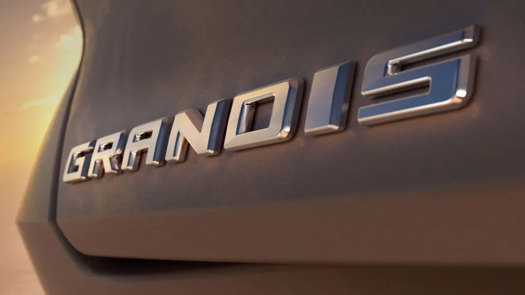 8 años o 160.000 kilómetros: La garantía de Mitsubishi desde ahora 2 Motor16 Mitsubishi Grandis Teaser 2 Motor16
