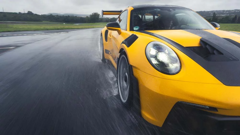 Porsche y Michelin desarrollan un exclusivo neumático para agua