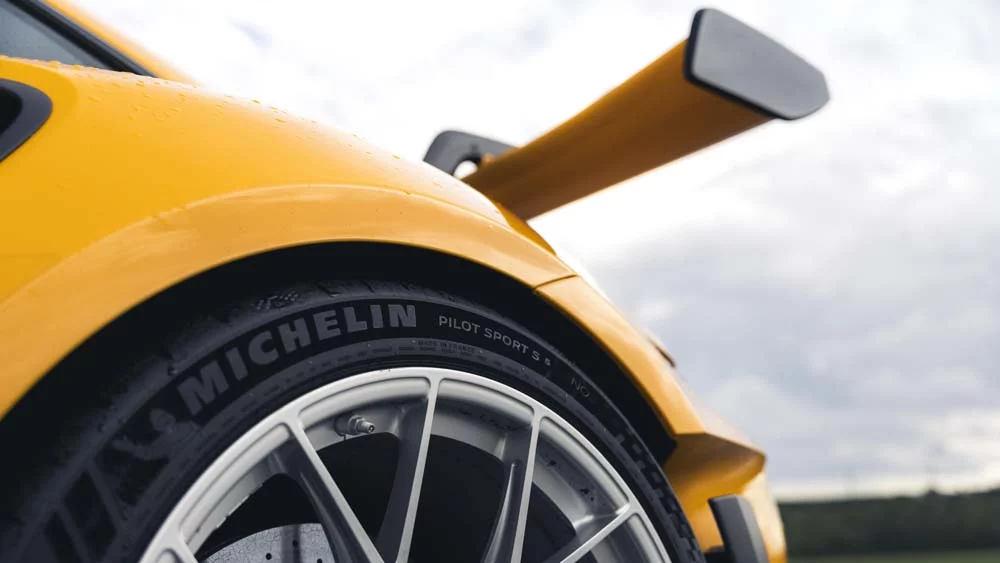 Porsche y Michelin desarrollan un exclusivo neumático para agua