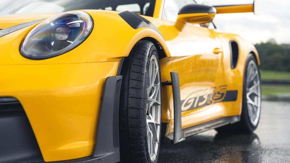 Porsche y Michelin desarrollan un exclusivo neumático para agua